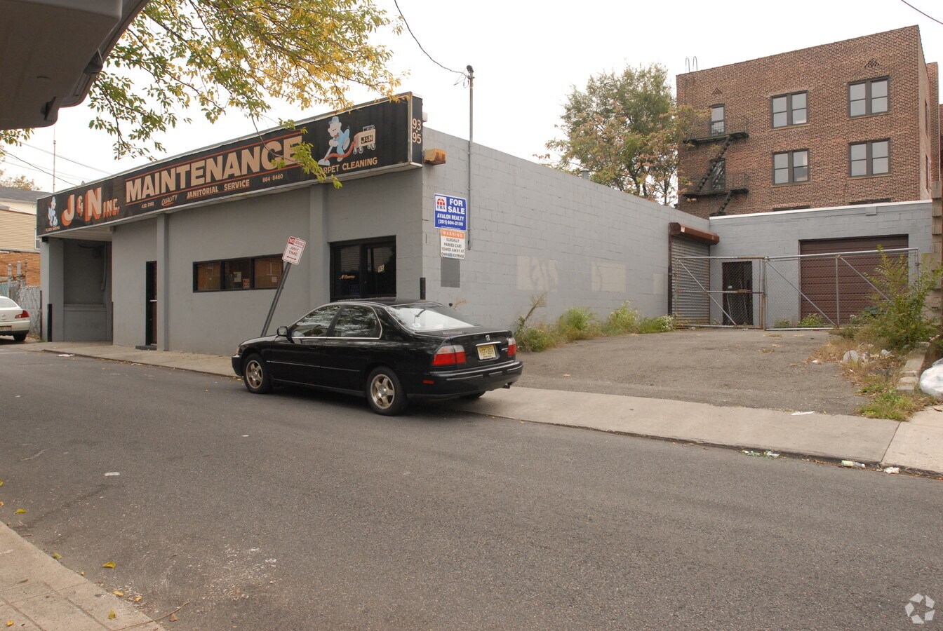 9597 Oxford Ave, Jersey City, NJ 07304