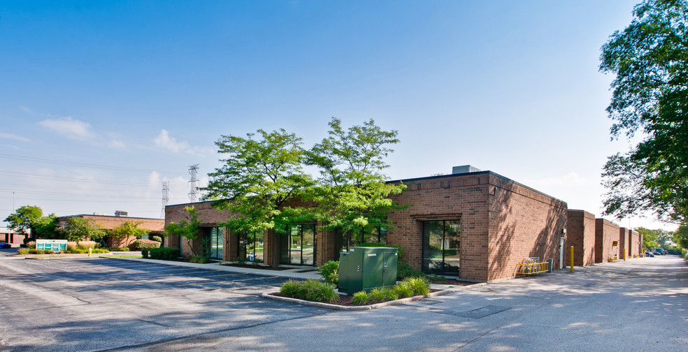 747 Church Rd, Elmhurst, IL for lease - Building Photo - Image 3 of 15