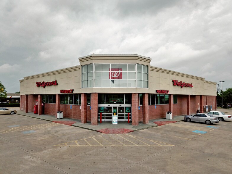 2401 W Ledbetter Dr, Dallas, TX for sale - Building Photo - Image 1 of 1