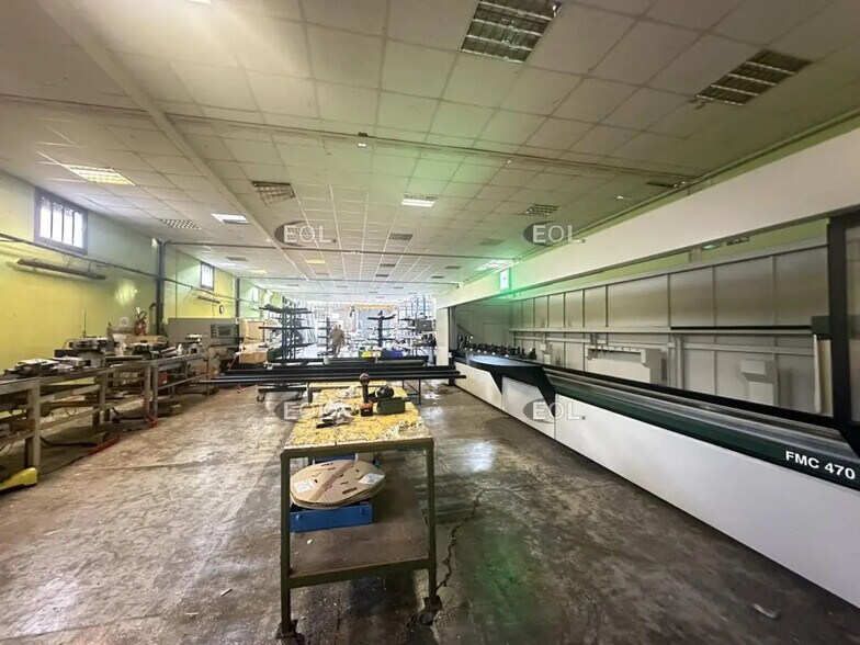 Industrial in Marseille for lease - Interior Photo - Image 3 of 4