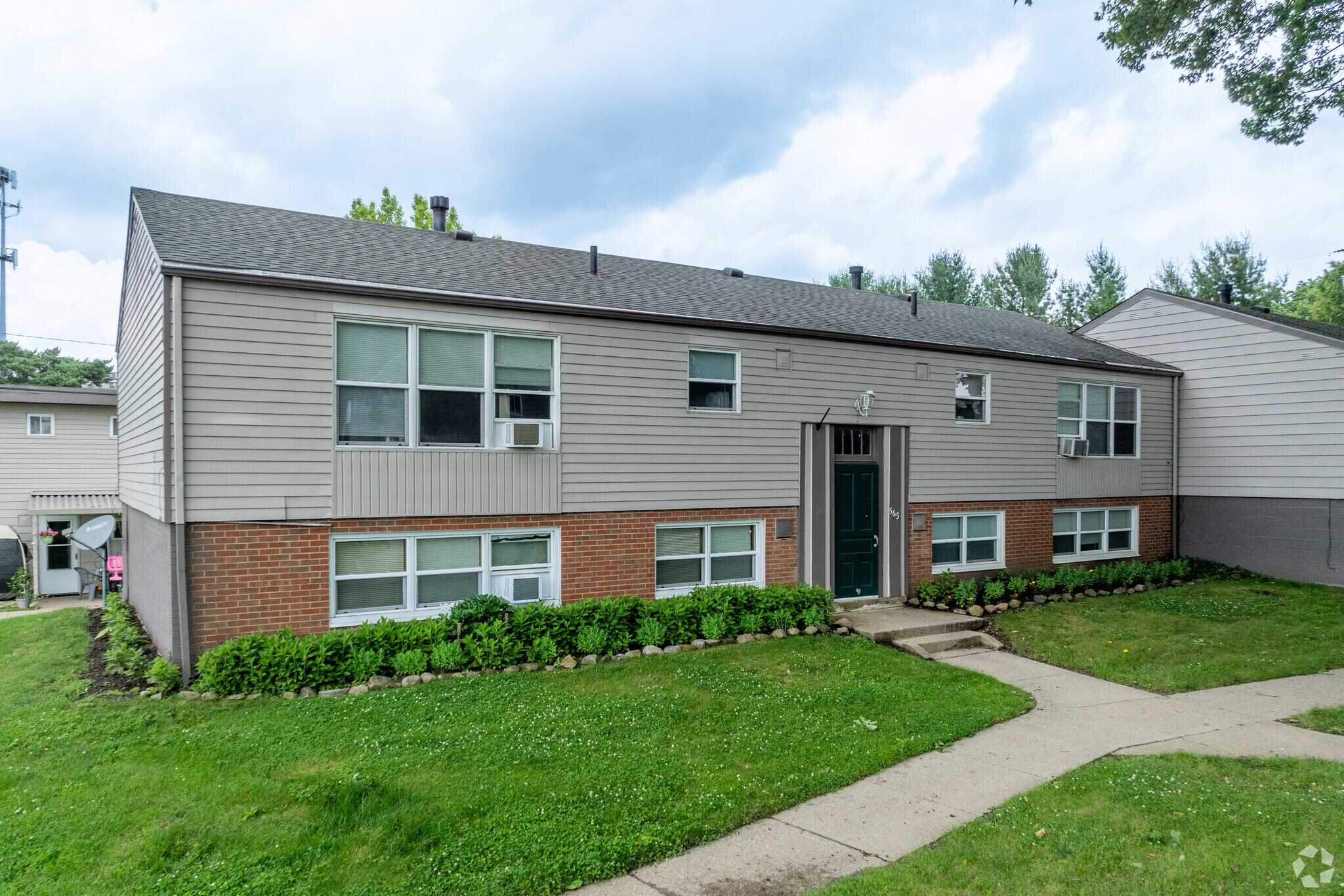 549 5th St SE, Barberton, OH for sale Primary Photo- Image 1 of 1