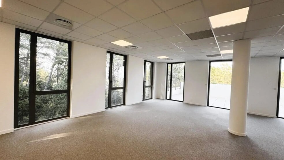 Office in SOPHIA ANTIPOLIS for lease - Building Photo - Image 3 of 12