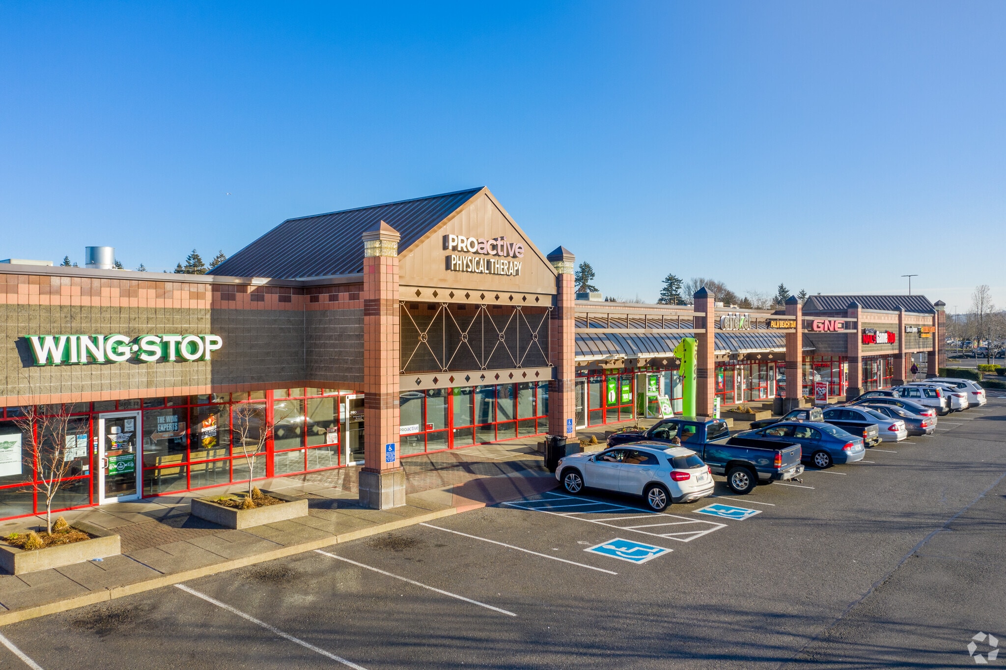 9908-10004 NE Halsey St, Portland, OR for lease Building Photo- Image 1 of 6