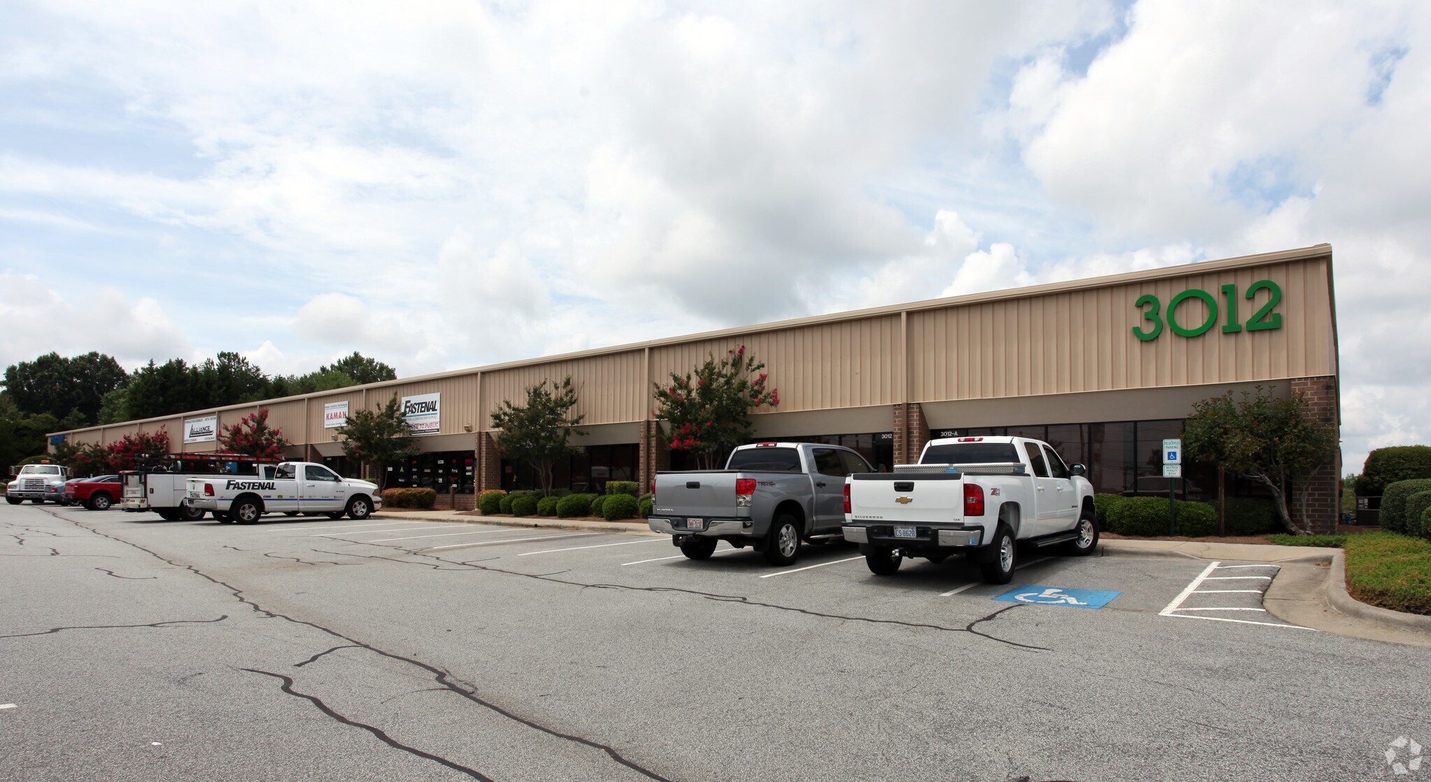 3012 S Elm Eugene St, Greensboro, NC 27406