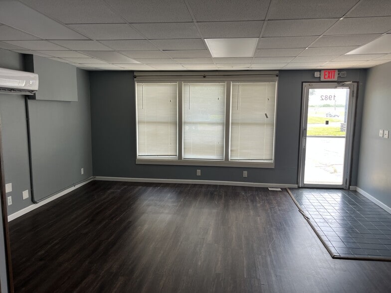 1984 Indianapolis Rd, Crawfordsville, IN for lease - Interior Photo - Image 3 of 7