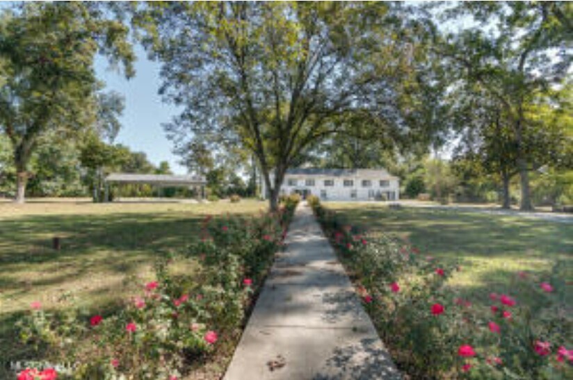 5860 Moon Lake Rd, Dundee, MS 38626