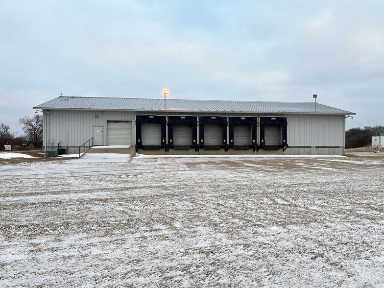 4493 US-12, Willmar, MN for lease - Building Photo - Image 3 of 9