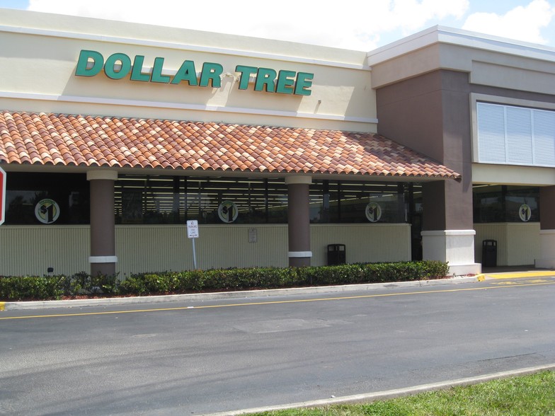 7577-7781 Lake Worth Rd, Lake Worth, FL for lease - Building Photo - Image 3 of 8