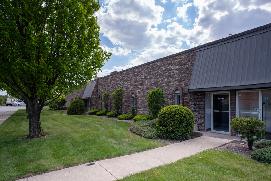 2690-2696 American Ln, Elk Grove Village, IL for lease - Building Photo - Image 1 of 10