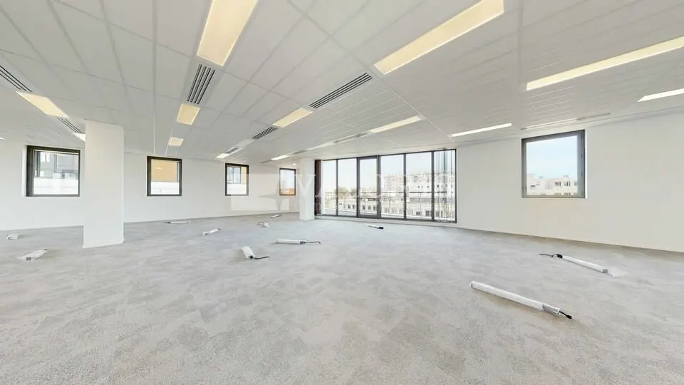 Office in Vénissieux for lease Building Photo- Image 1 of 12