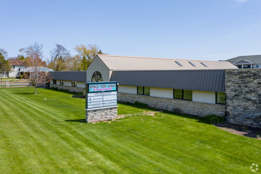 1317 W Grand Ave, Port Washington, WI for lease - Building Photo - Image 3 of 21