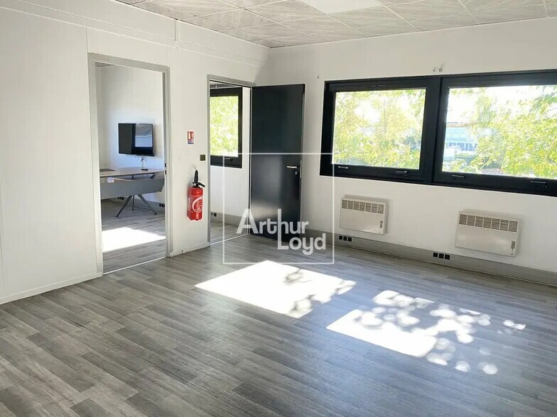 Flex in Lisses for sale - Interior Photo - Image 2 of 7