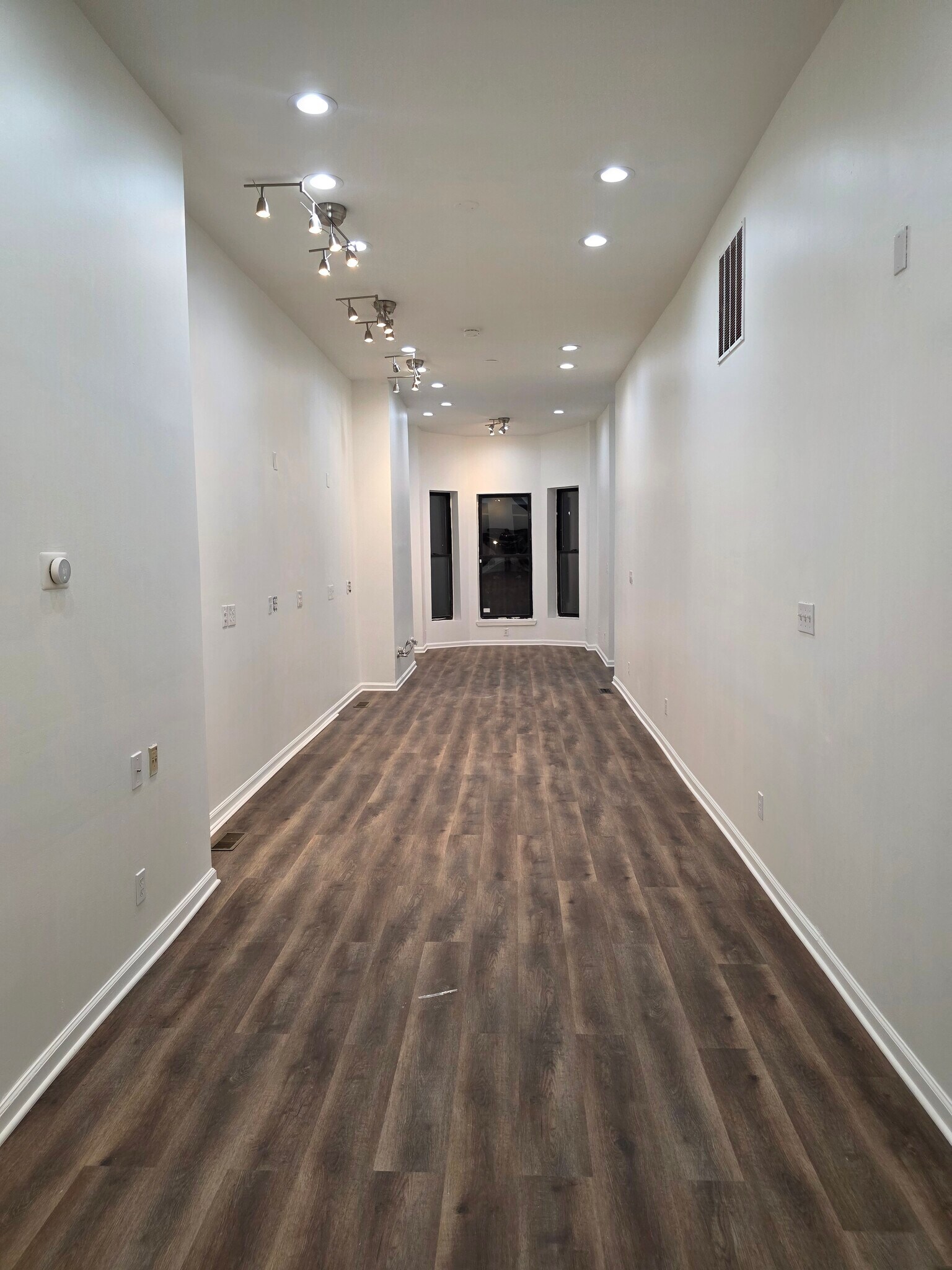 2412 N Charles St, Baltimore, MD for lease Interior Photo- Image 1 of 11