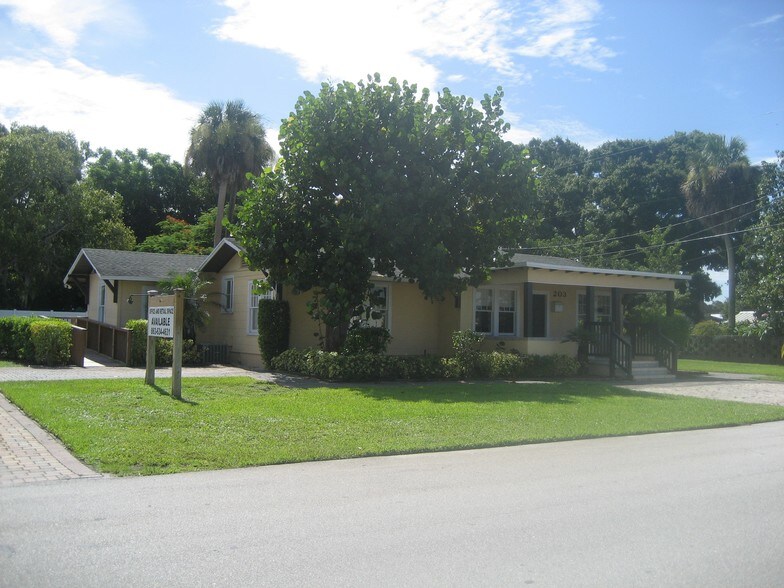 203 SE 2nd Ave, Okeechobee, FL for sale - Primary Photo - Image 1 of 1