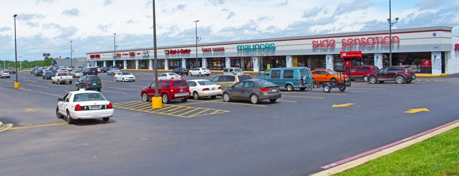 215 Saint Robert Blvd, Saint Robert, MO 65584 Walmart Shadow Anchored