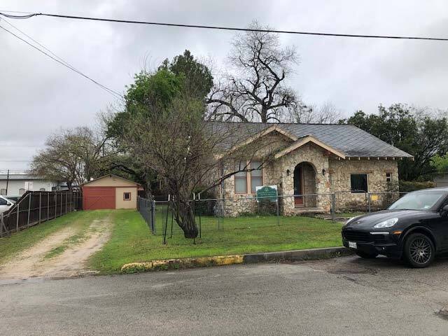 163 W Bridge St, New Braunfels, TX for lease - Primary Photo - Image 1 of 11