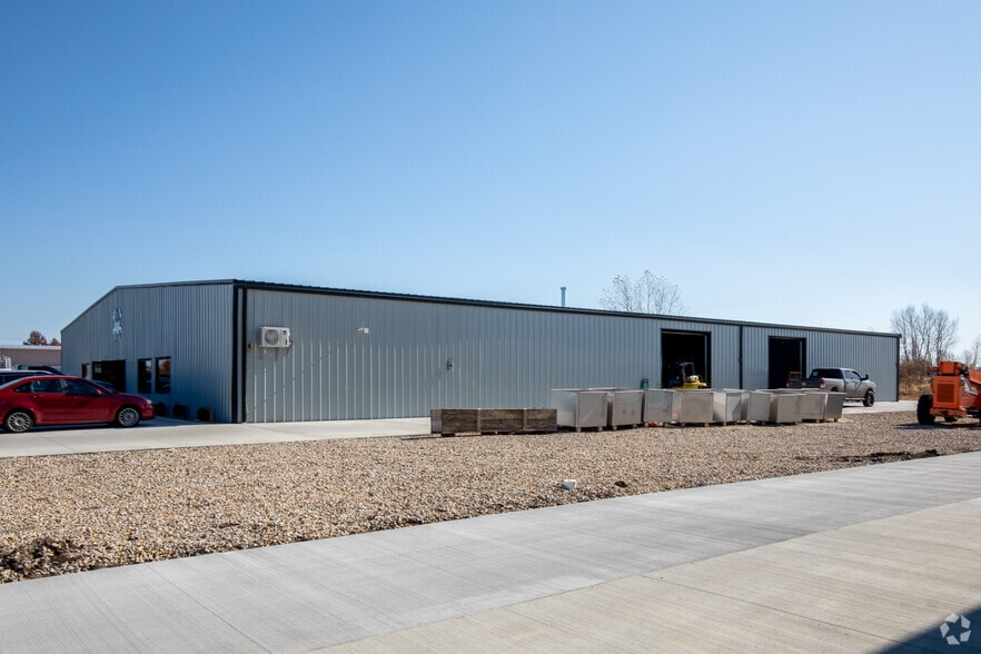 1700 Commerce Dr, Tonganoxie, KS for sale - Building Photo - Image 2 of 15