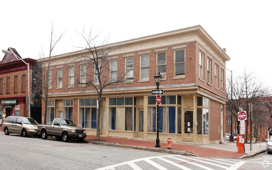 1138-1140 W Hollins St, Baltimore, MD for lease - Building Photo - Image 1 of 30