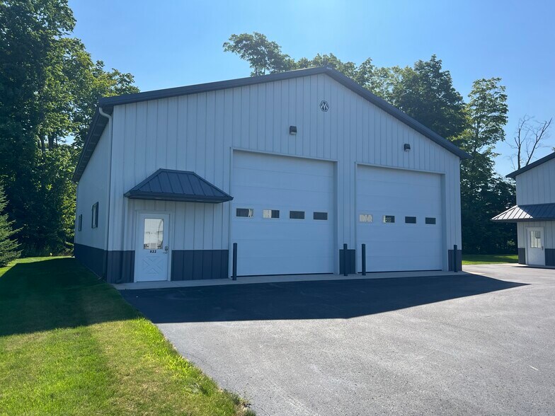 822 Conway Rd, Harbor Springs, MI for sale - Primary Photo - Image 1 of 1