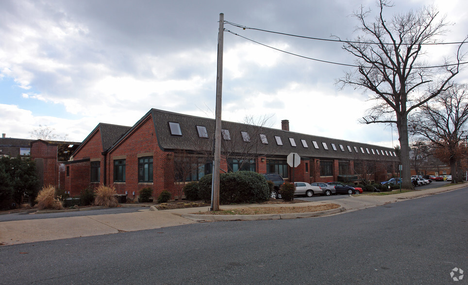 725 Jackson St, Fredericksburg, VA for lease - Building Photo - Image 2 of 20