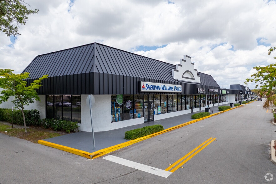 9801-9965 Pines Blvd, Pembroke Pines, FL for lease - Primary Photo - Image 1 of 13