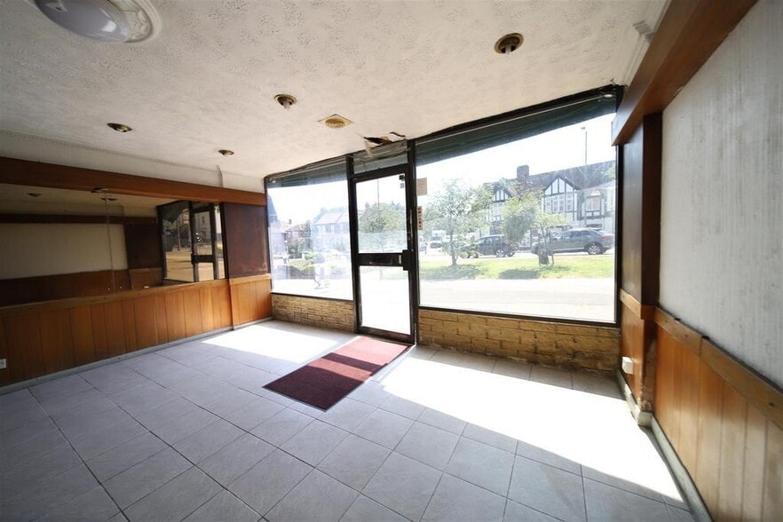 249 Oakleigh Rd N, London for lease - Building Photo - Image 3 of 17