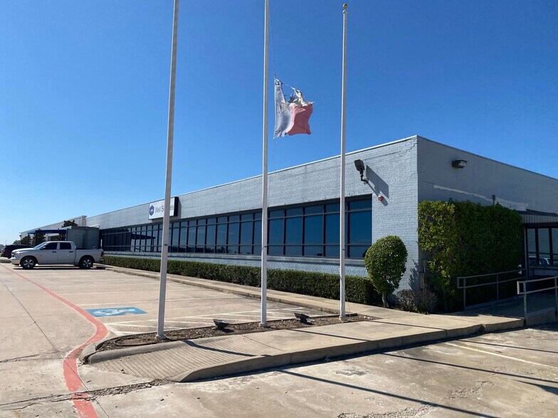 4 National Industrial Ctr, Gainesville, TX for sale - Building Photo - Image 1 of 1