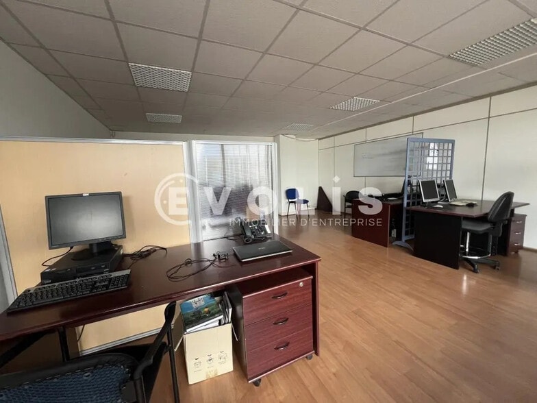 Office in Boissy-Saint-Léger for sale - Interior Photo - Image 3 of 8