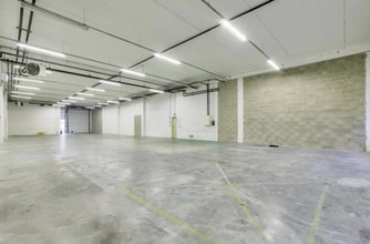 21/23 Rue Du Petit Albi, Cergy for lease Interior Photo- Image 2 of 4