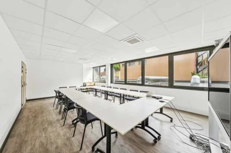Flex in Ivry-sur-Seine for lease Interior Photo- Image 1 of 7