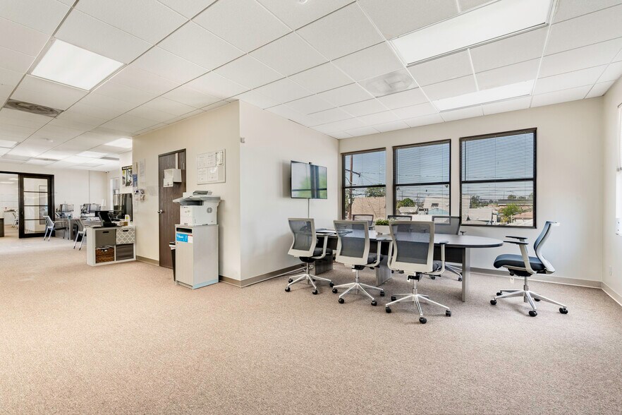 2227 S Atlantic Blvd, Commerce, CA for lease - Interior Photo - Image 3 of 10