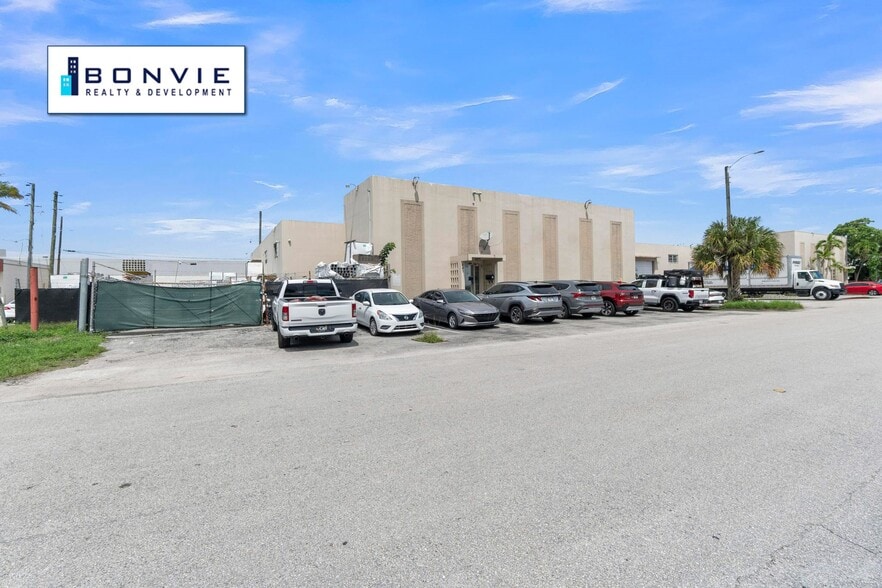 821-841 NW 57th Pl, Fort Lauderdale, FL for sale - Building Photo - Image 1 of 26