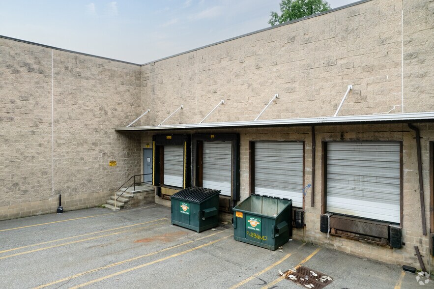 7 Reuten Dr, Closter, NJ for lease - Building Photo - Image 3 of 5