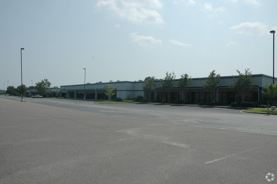 2070 Northbrook Blvd, North Charleston, SC for lease - Building Photo - Image 2 of 22