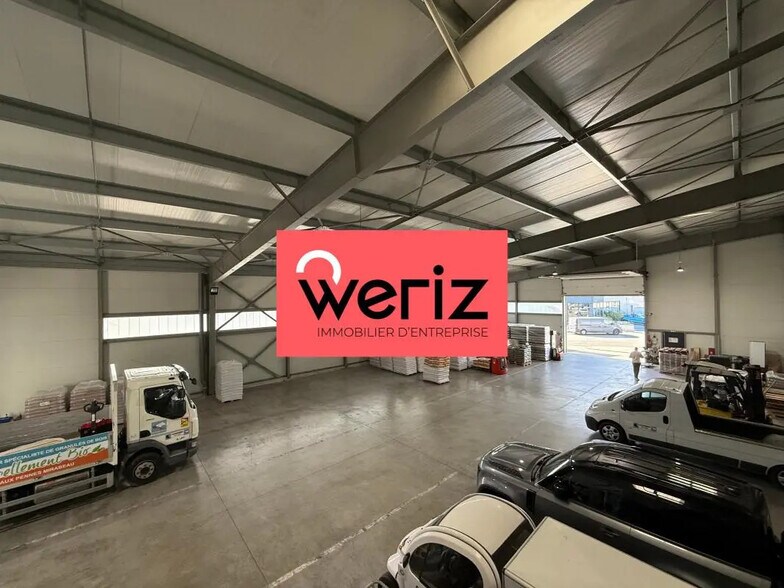 Flex in Les Pennes-Mirabeau for lease - Interior Photo - Image 2 of 11