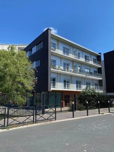 Office in Le Havre for lease - Building Photo - Image 1 of 7