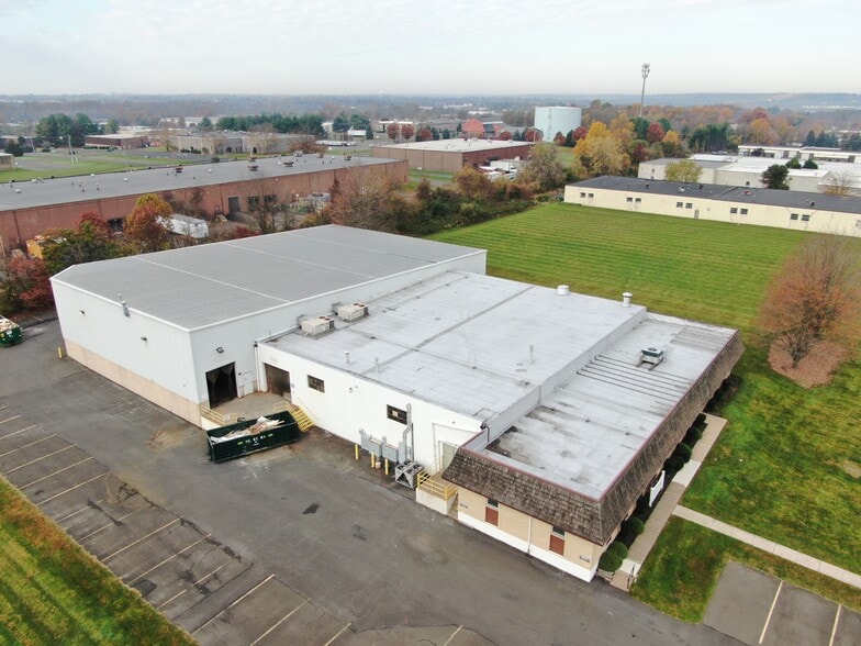 30 Industrial Dr, Warminster, PA for lease - Building Photo - Image 1 of 3