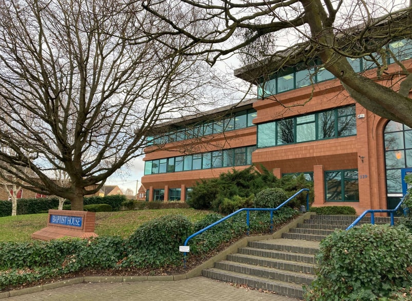 129 Broadway, Didcot for sale - Primary Photo - Image 1 of 1