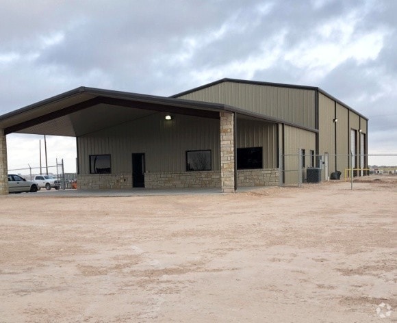 1110 E County Road 140, Midland, TX for lease - Building Photo - Image 1 of 3