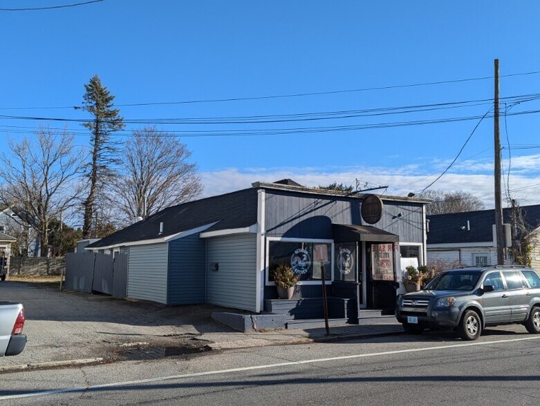 322 Metacom Ave, Warren, RI for sale - Building Photo - Image 2 of 12