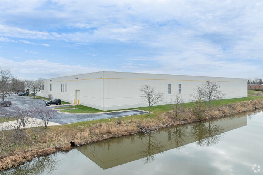 1175 S Frontenac St, Aurora, IL for lease - Building Photo - Image 2 of 5