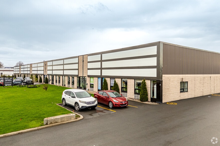 7810-7890 Rue Jarry E, Montréal, QC for lease - Building Photo - Image 1 of 3