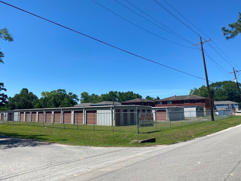 255 E Avenue R, Silsbee, TX for sale - Building Photo - Image 1 of 1