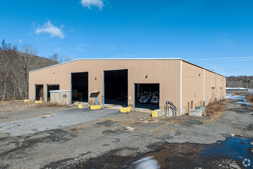 400 S Main St, Terryville, CT for lease - Primary Photo - Image 1 of 14