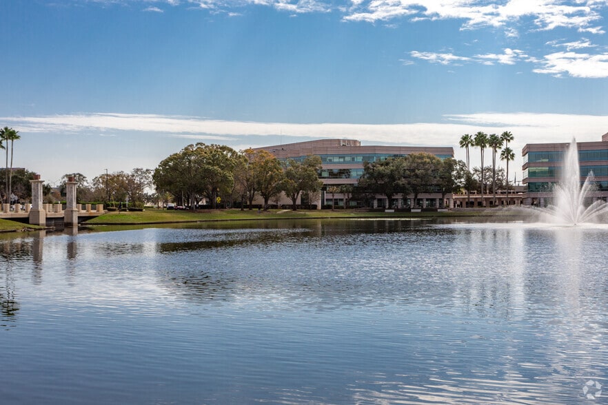 4915 Independence Pkwy, Tampa, FL for lease - Primary Photo - Image 1 of 16