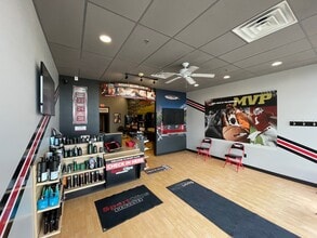 5824-5832 Douglas Ave, Des Moines, IA for lease Interior Photo- Image 2 of 7