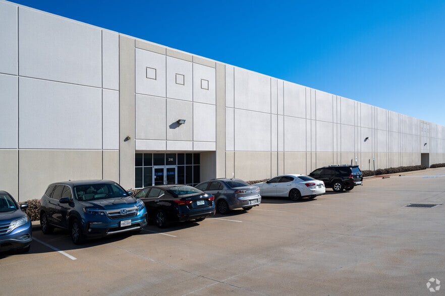 800 Railhead Rd, Fort Worth, TX for lease - Building Photo - Image 3 of 12
