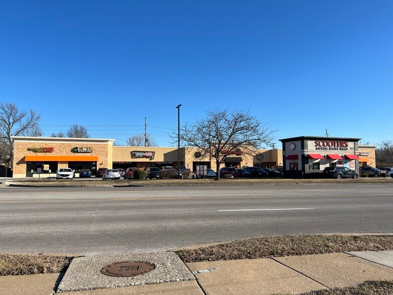 318 Mid Rivers Mall Dr, Saint Peters, MO for lease - Building Photo - Image 3 of 12