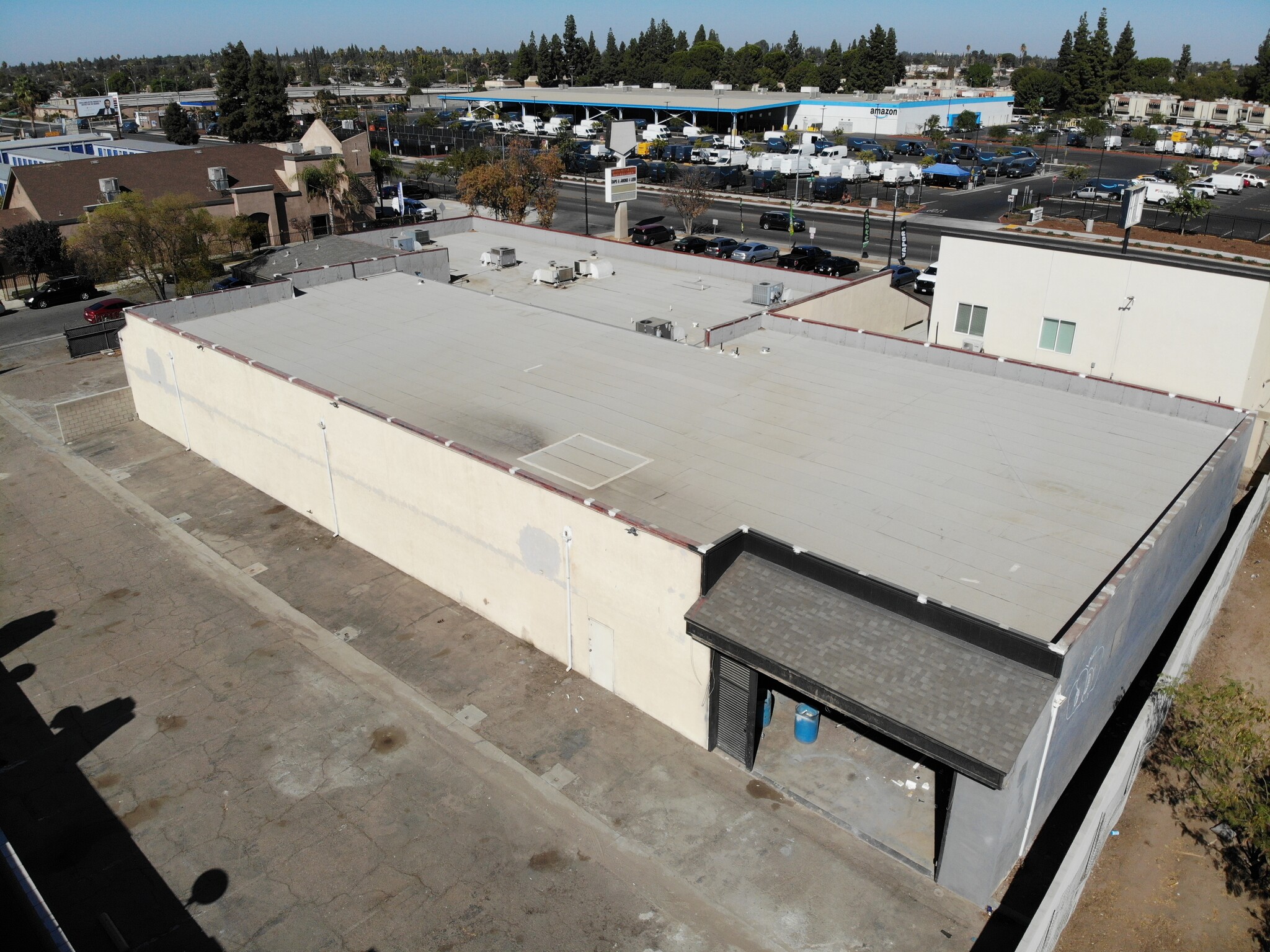 3403-3415 Wilson Rd, Bakersfield, CA for lease Building Photo- Image 1 of 29