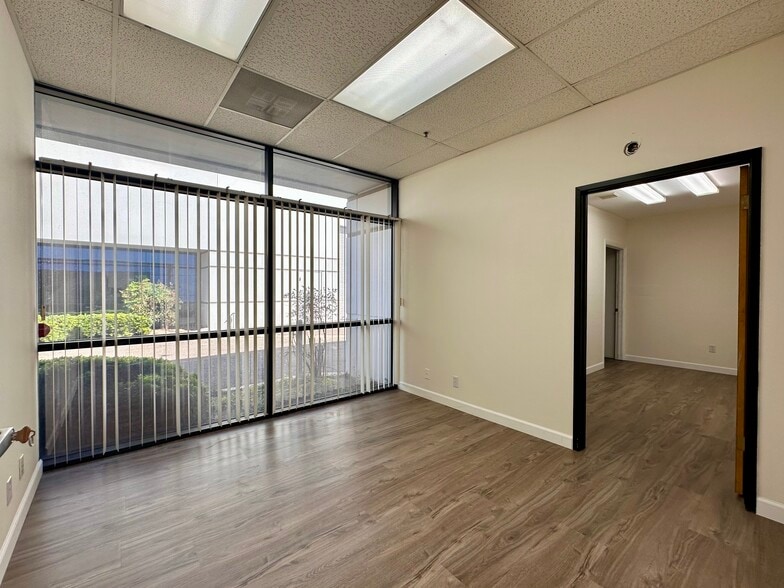 750 E Debra Ln, Anaheim, CA for lease - Building Photo - Image 3 of 8